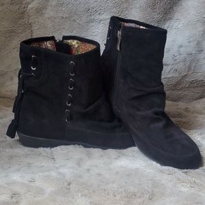 Beacon flat boots